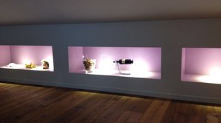 beleuchtete Wandnischen